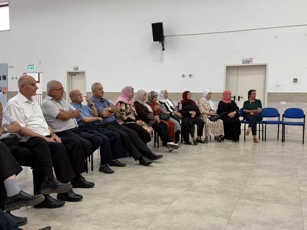 طمرة: لقاء فني يُحوّل الذاكرة إلى مساحة إبداعية للمتقاعدين