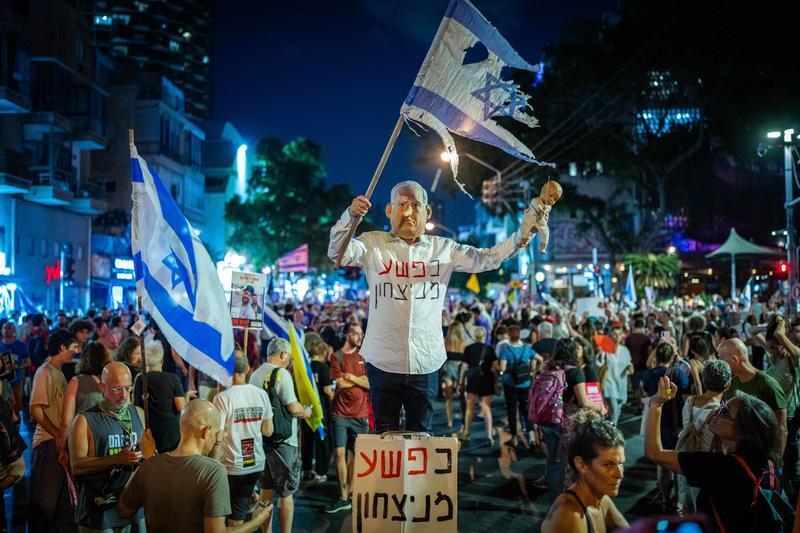 احتجاجات واسعة في القدس وتل أبيب ب