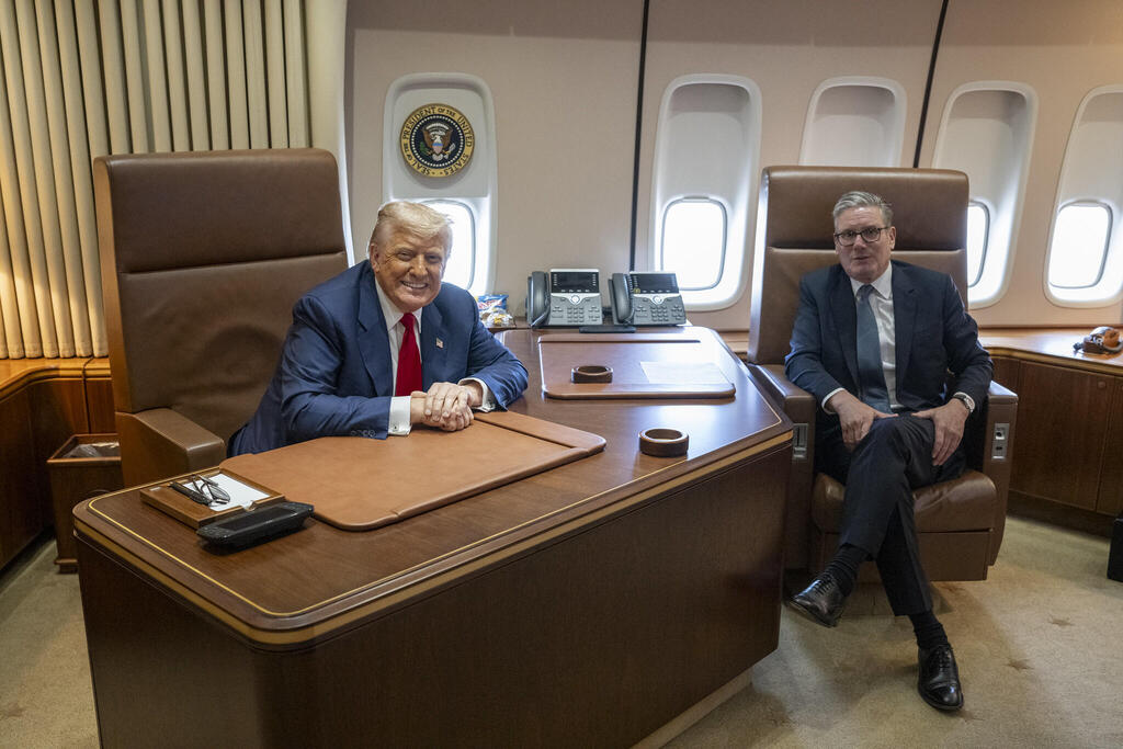 الرئيس دونالد ترامب مع رئيس الوزراء البريطاني كير ستارمر (تصوير: البيت الأبيض) الرئيس دونالد ترامب مع رئيس الوزراء البريطاني كير ستارمر