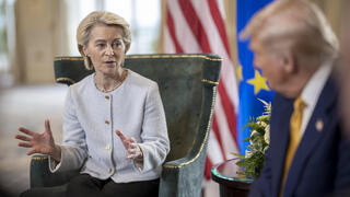 الرئيس دونالد ترامب رفقة  رئيسة المفوضية الأوروبية أورسولا فون دير لاين