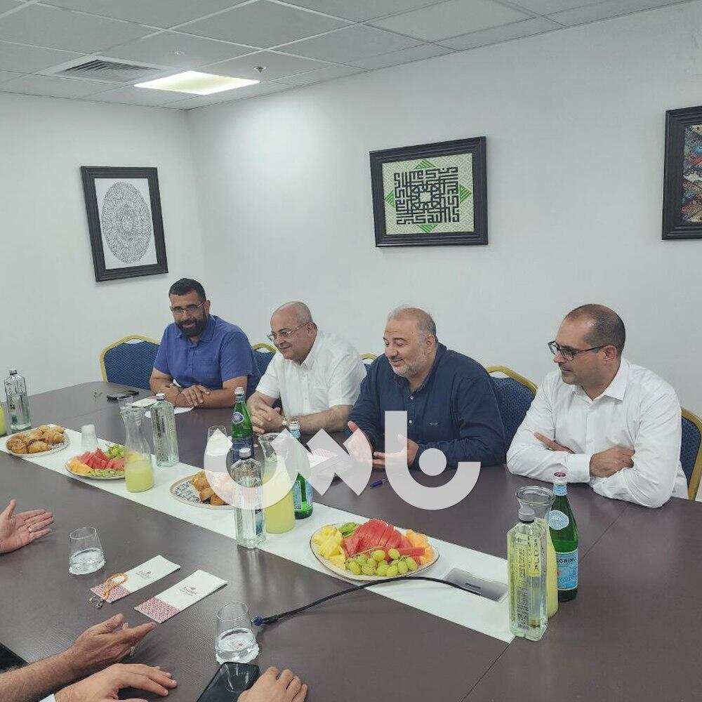 اجتماع تاريخي بين مركبات الأحزاب العربية الـ4 لبحث إعادة تشكيل القائمة المشتركة (راديو الناس) اجتماع تاريخي بين مركبات الأحزاب العربية الـ4 لبحث إعادة تشكيل القائمة المشتركة