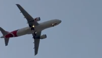 طائرة لشركة إركياع وعلى متنها 160 راكبا تفشل للمرة الثالثة في إجراء هبوط اضطراري في مطار بنغريون بسبب عطل في إطاراتها واستدعاء سلاح الجو