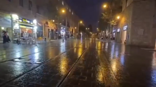 في حدث نادر: أمطار محلية في القدس وموجة الحر تبلغ ذروتها غدا الأربعاء