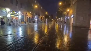 في حدث نادر: أمطار محلية في القدس وموجة الحر تبلغ ذروتها غدا الأربعاء