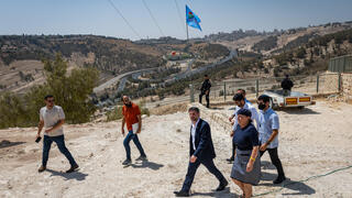 جولة ميدانية لسموترتش في مستوطنة معليه أدوميم
