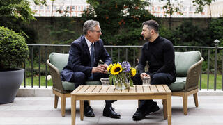 رئيس الوزراء البريطاني كير ستارمر يلتقي رئيس أوكرانيا فولوديمير زيلينسكي