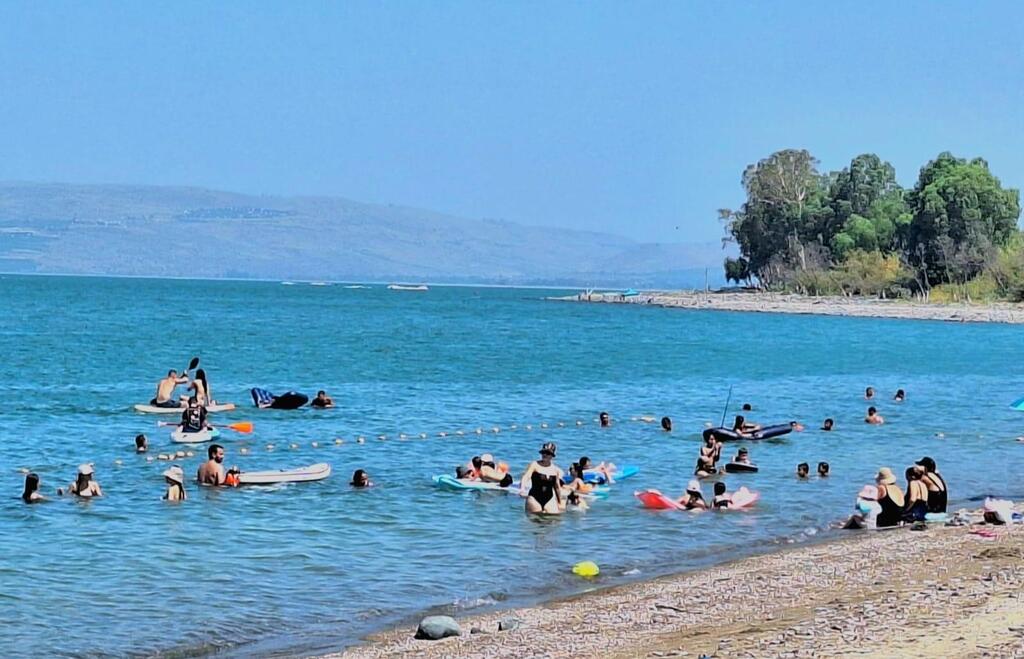 آلاف المستجمين على شواطئ بحيرة طبريا (אושרי בן דור, איגוד ערים כינרת) آلاف المستجمين على شواطئ بحيرة طبريا