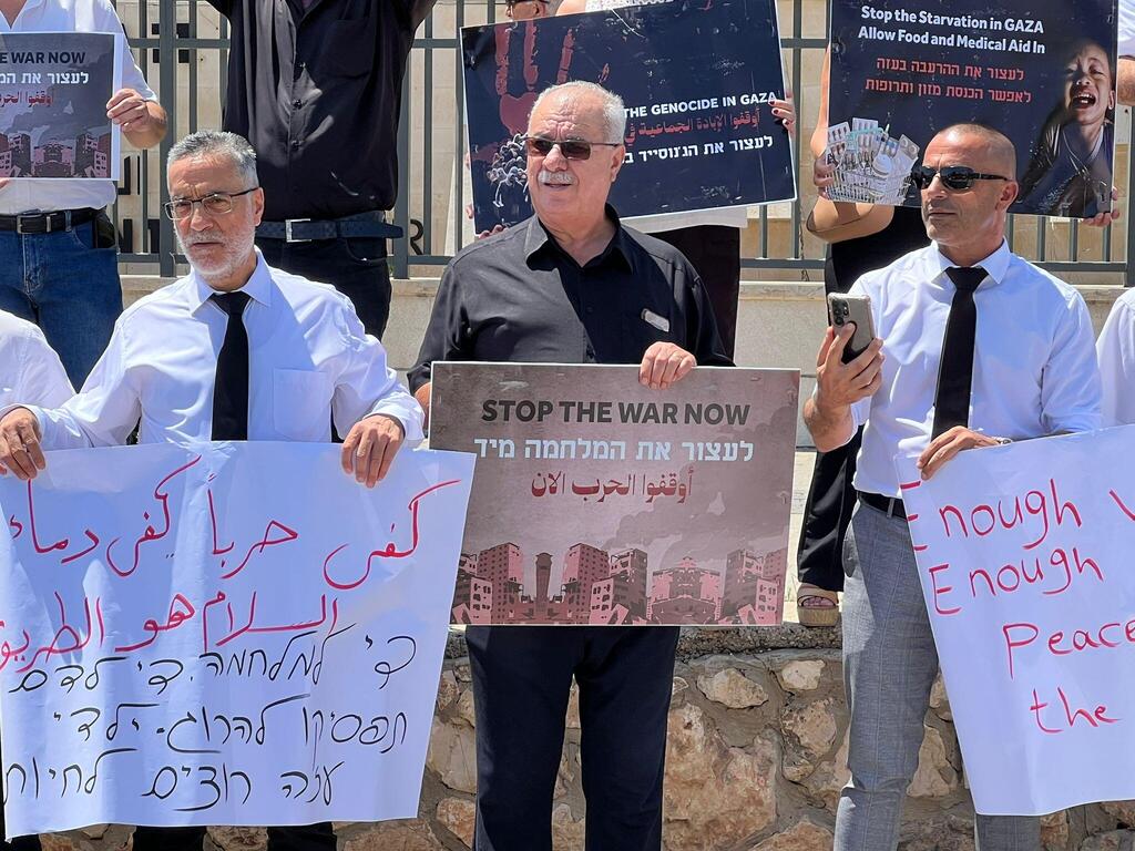 محامون وحقوقيون ينظمون وقفة احتجاجية في الناصرة رفضًا للحرب
