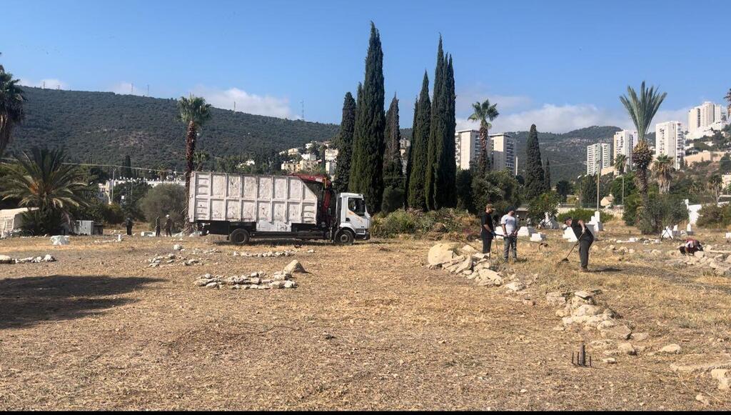 اعمال ترميم في مقبرة القسام في حيفا