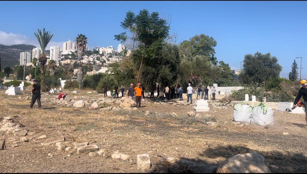 اعمال ترميم في مقبرة القسام في حيفا