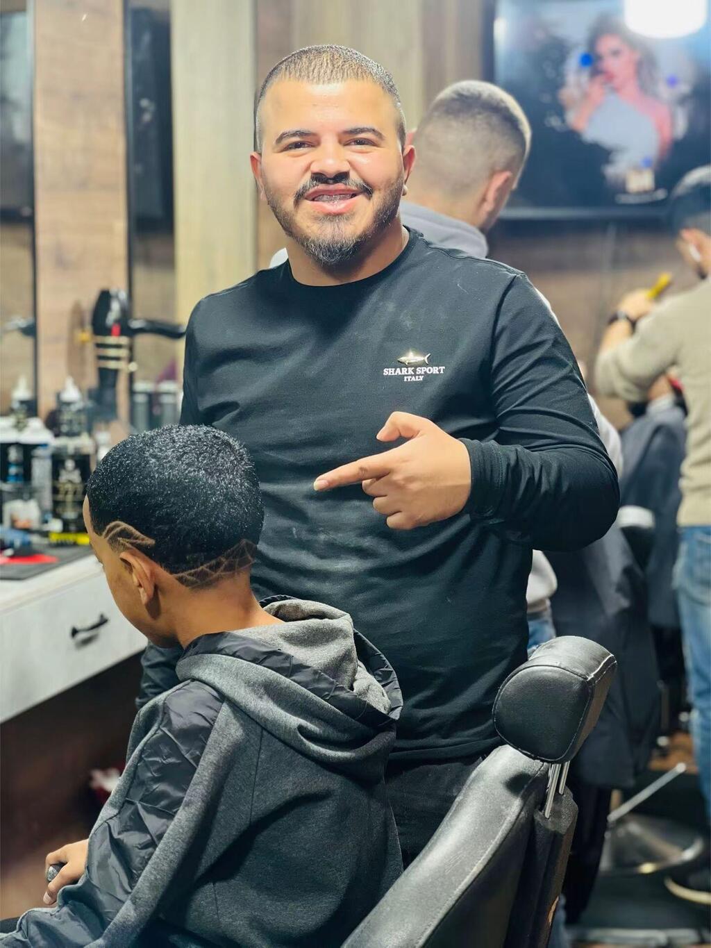 الحلاق محمود غاوي من كفر قرع