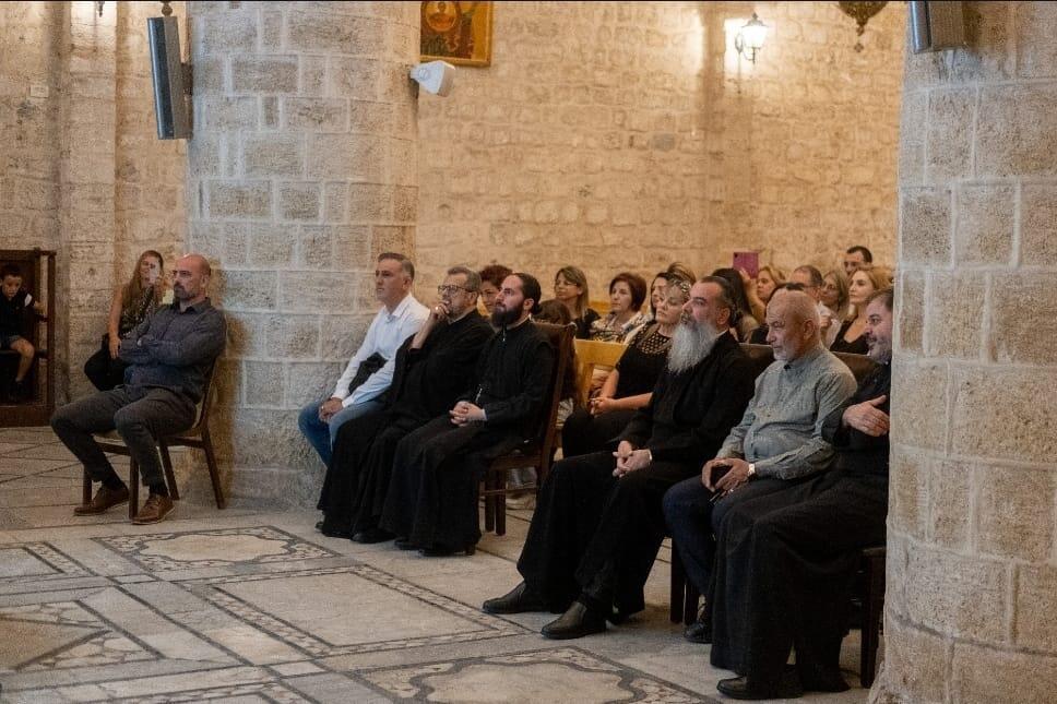 الأرشمندريت أغابيوس أبو سعدة يودّع حيفا متجهًا إلى بيروت (وفق البند 27 أ من قانون الحقوق الأدبية (2007)) الأرشمندريت أغابيوس أبو سعدة يودّع حيفا متجهًا إلى بيروت