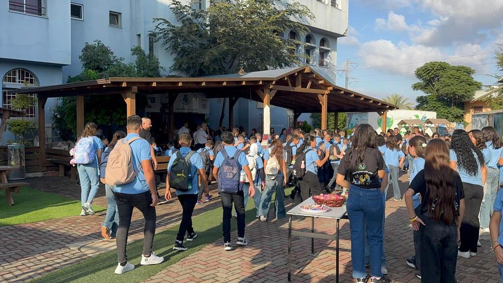 مدرسة البطوف الشاملة في مدينة عرابة تستقبل طلابها