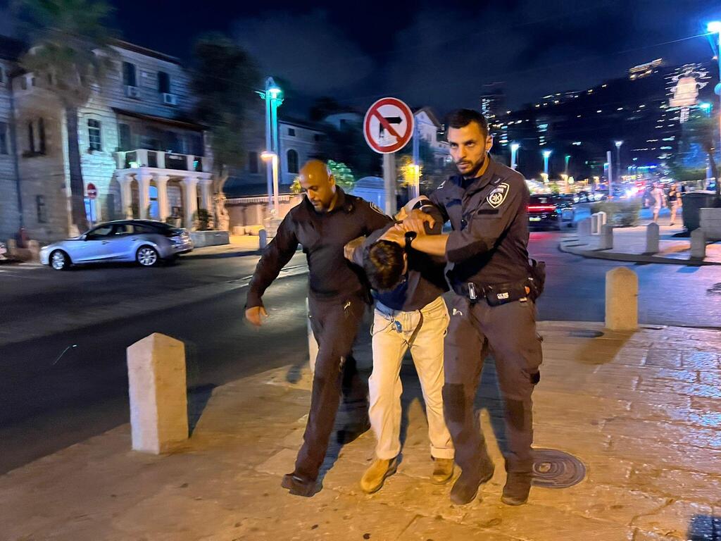اعتقال 10 متظاهرين خلال وقفة احتجاجية مطالبة بوقف الحرب في حيفا