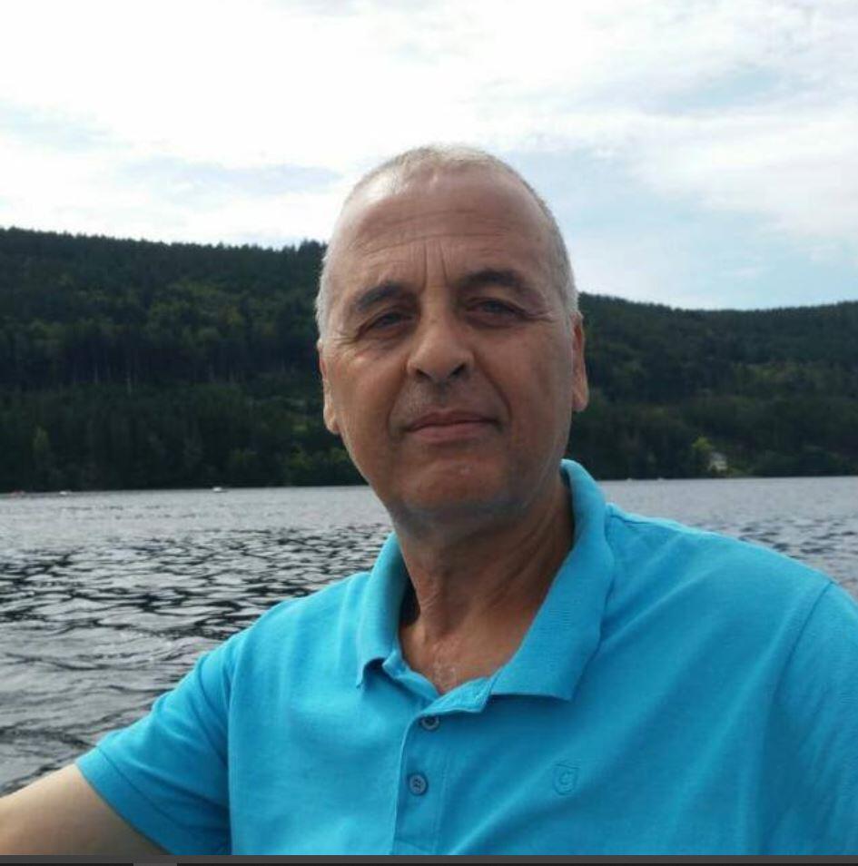 صاحب المنزل مصطفى جمال