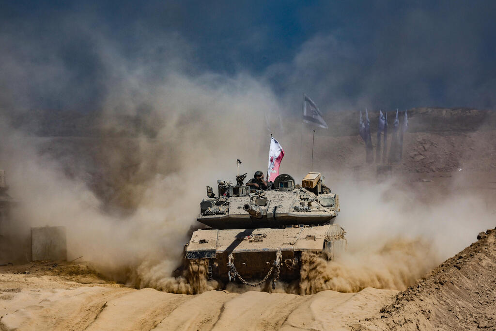 جنود اسرائيلية قرب السياج الحدودي مع قطاع غزة