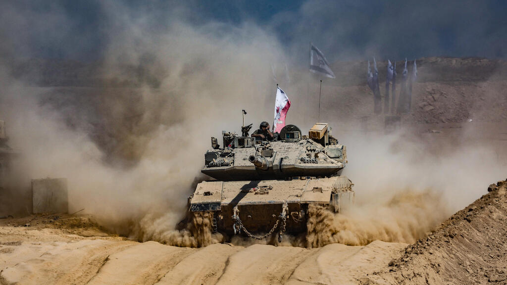 جنود اسرائيلية قرب السياج الحدودي مع قطاع غزة