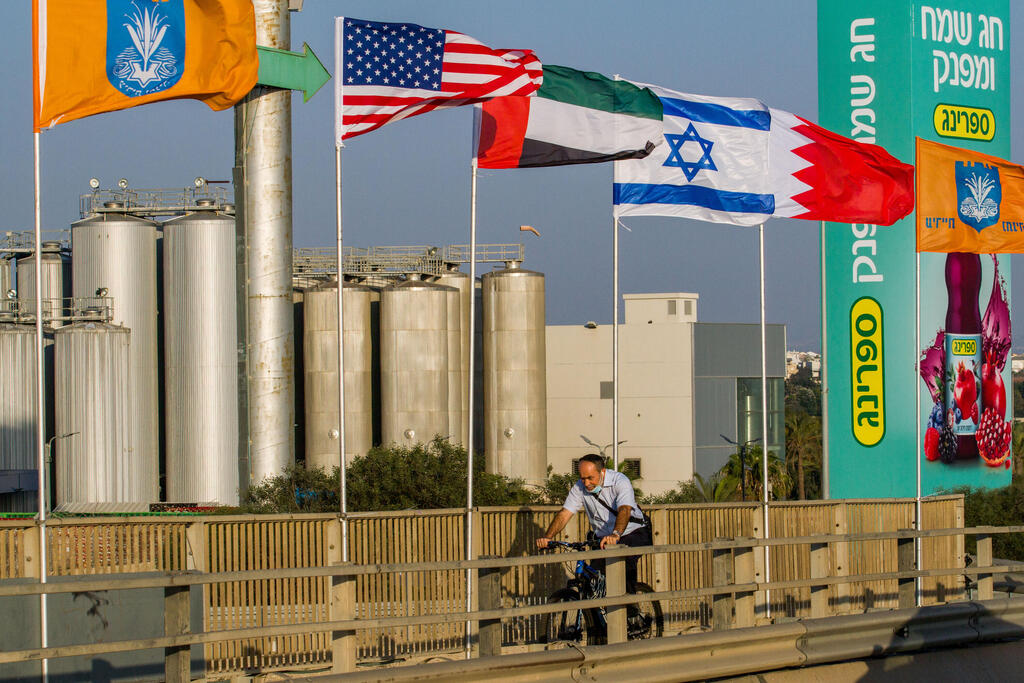 علم الإمارات (Flash90)   علم الإمارات