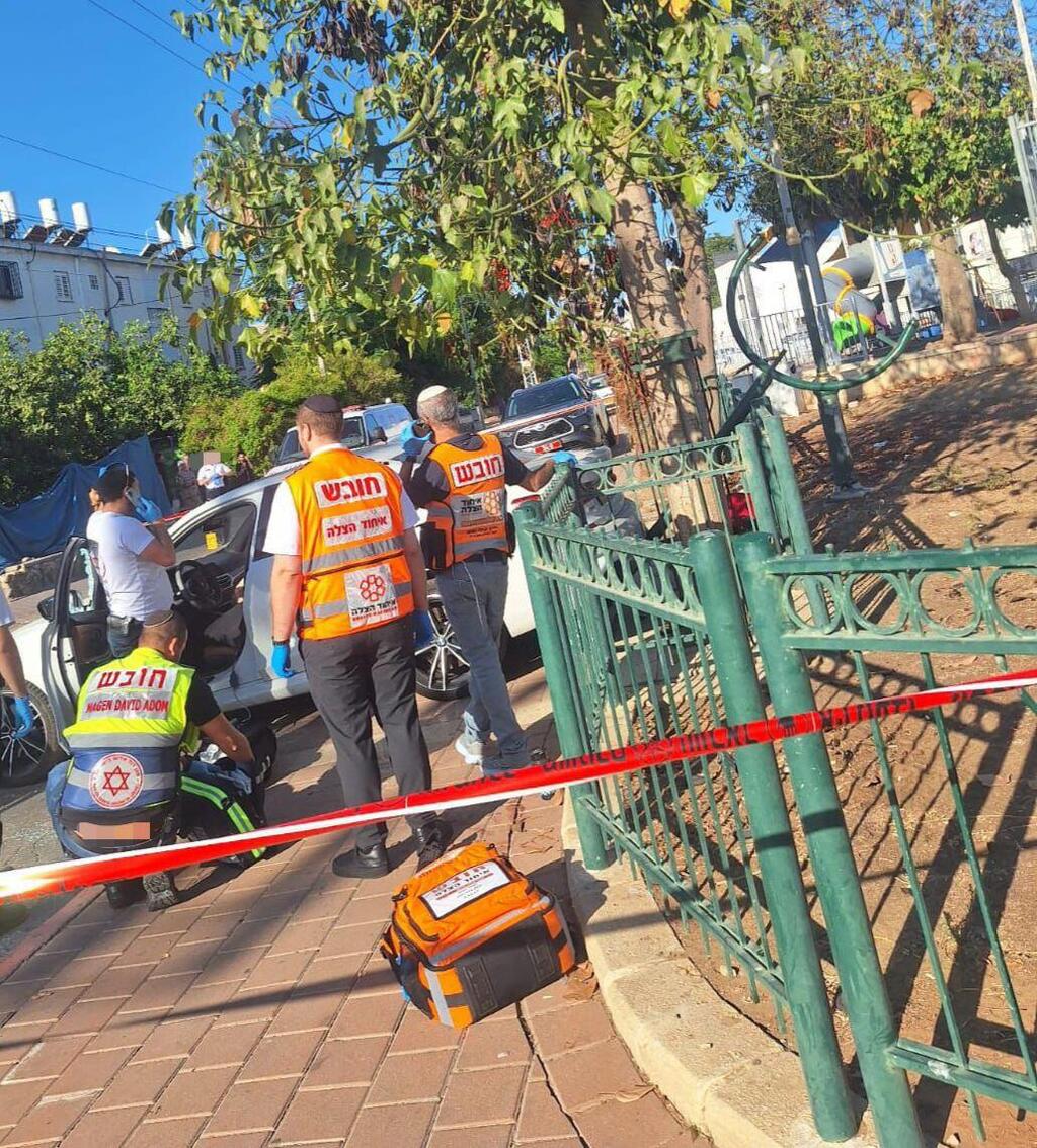 الرملة: مقتل امرأة وإصابة ابنيها 14 عاما و4 أعوام بجروح متوسطة