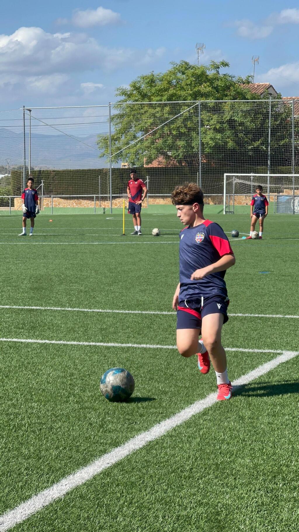 اللاعب زكي عدوي ينضم إلى "باتكونا" الإسباني