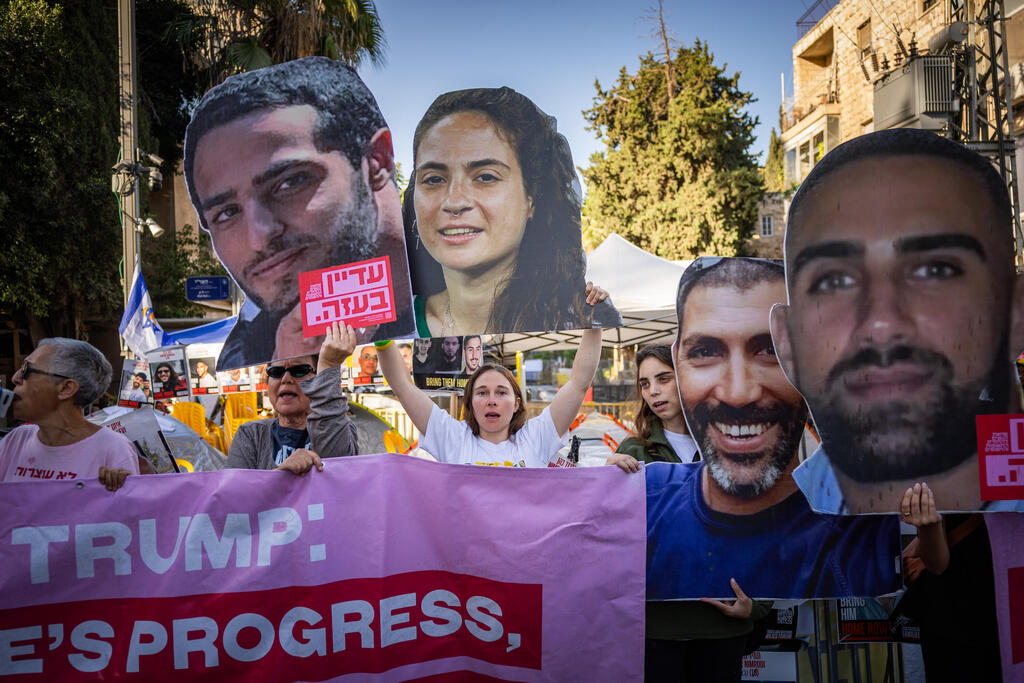 احتجاجات في تل أبيب لإبرام صفقة تبادل (Flash90)  احتجاجات في تل أبيب لإبرام صفقة تبادل