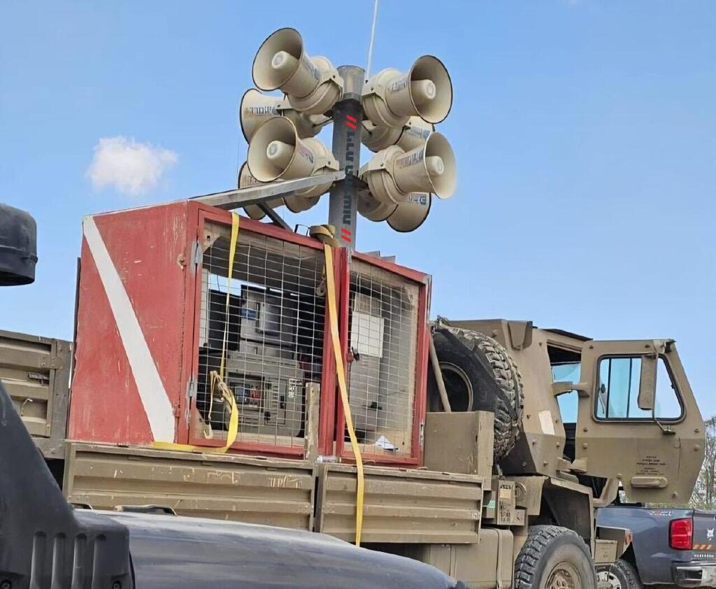 الجيش الإسرائيلي يستعد لبثّ خطاب نتنياهو من الأمم المتحدة في قطاع غزة (تُستخدم هذه الصورة بموجب البند 27 أ من قانون الحقوق الأدبية (2007))  الجيش الإسرائيلي يستعد لبثّ خطاب نتنياهو من الأمم المتحدة في قطاع غزة