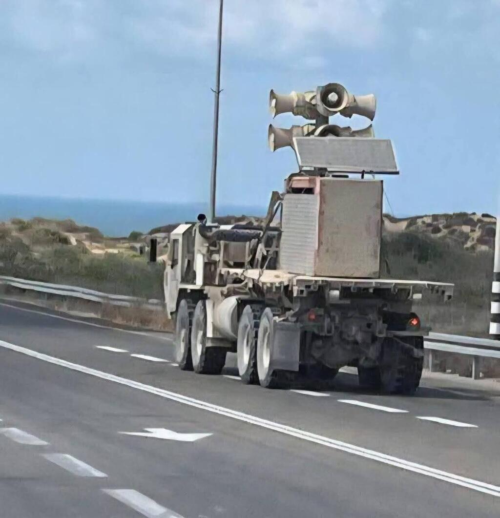 الجيش الإسرائيلي يستعد لبثّ خطاب نتنياهو من الأمم المتحدة في قطاع غزة (تُستخدم هذه الصورة بموجب البند 27 أ من قانون الحقوق الأدبية (2007))  الجيش الإسرائيلي يستعد لبثّ خطاب نتنياهو من الأمم المتحدة في قطاع غزة