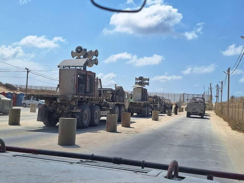 الجيش الإسرائيلي يستعد لبثّ خطاب نتنياهو من الأمم المتحدة في قطاع غزة (تُستخدم هذه الصورة بموجب البند 27 أ من قانون الحقوق الأدبية (2007))  الجيش الإسرائيلي يستعد لبثّ خطاب نتنياهو من الأمم المتحدة في قطاع غزة