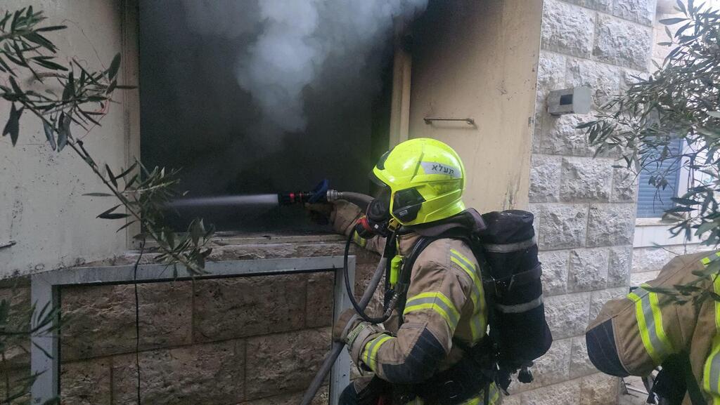 اندلاع حريقين في منزلين ببلدة عبلين دون إصابات (تصوير: سلطة الاطفاء)  اندلاع حريقين في منزلين ببلدة عبلين دون إصابات
