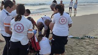 رجل في السبعين بحالة حرجة بعد غرق في شاطئ ببات يام