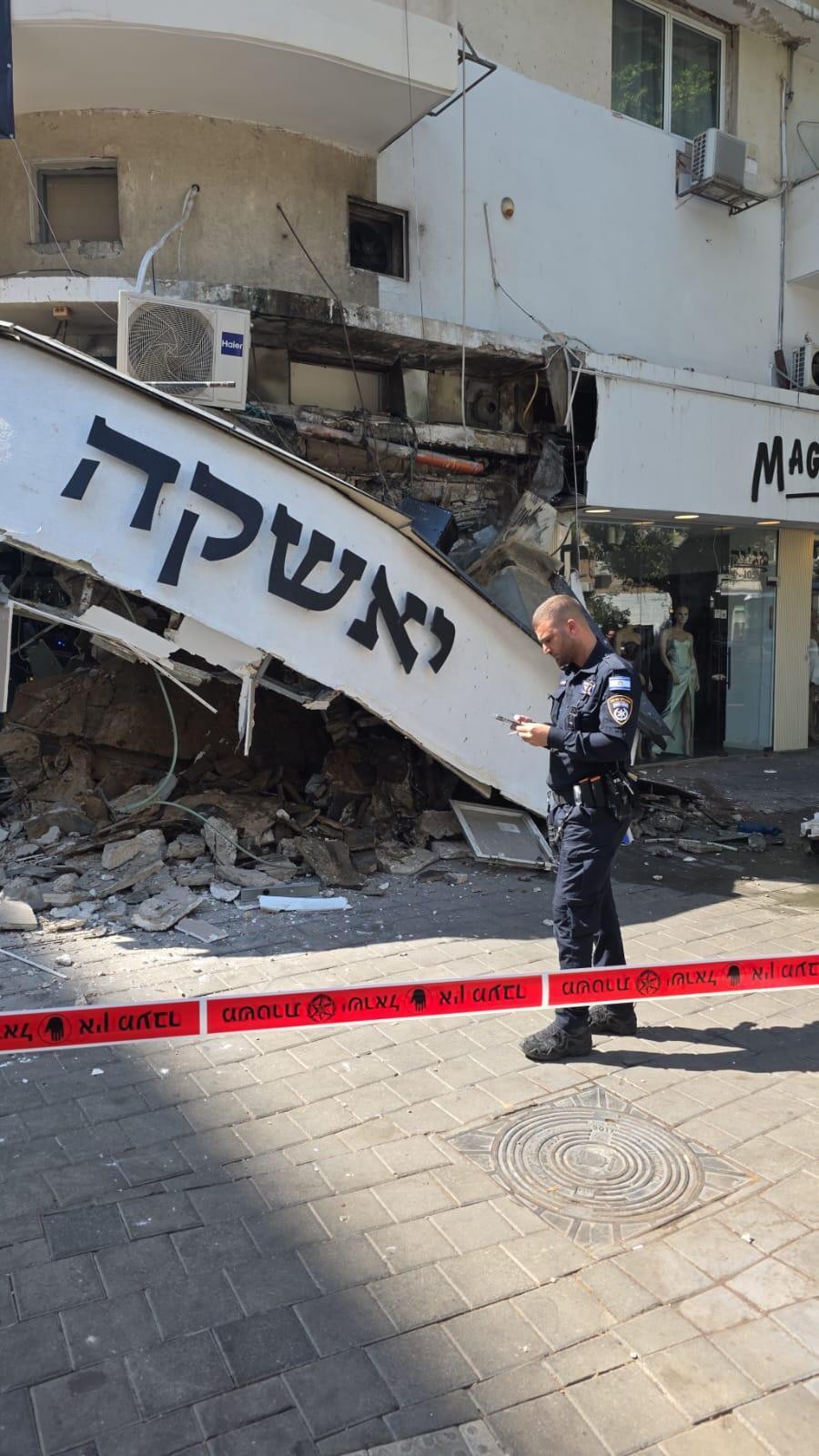 تل أبيب: انهيار شرفة في شارع ديزنغوف 