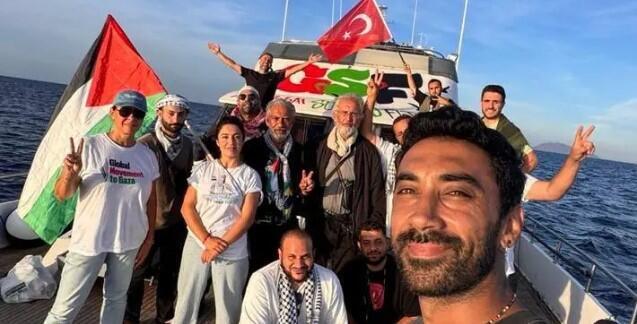 من على متن احدى سفن أسطول الصمود 