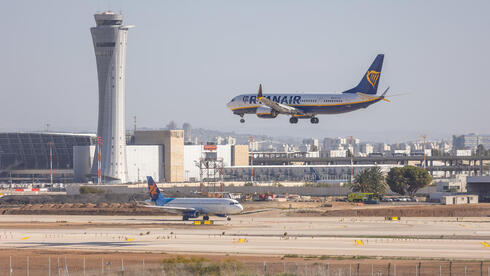 طائرة تابعة لشركة رايان إير -  ryanair 