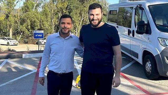 محمود جوابرة والمحامي خالد محاجنة