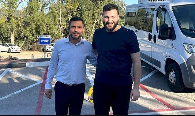 محمود جوابرة والمحامي خالد محاجنة