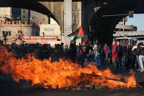 إضراب عام ومظاهرات حاشدة في إيطاليا دعماً لأسطول المساعدات إلى غزة (منصة إكس)  إضراب عام ومظاهرات حاشدة في إيطاليا دعماً لأسطول المساعدات إلى غزة