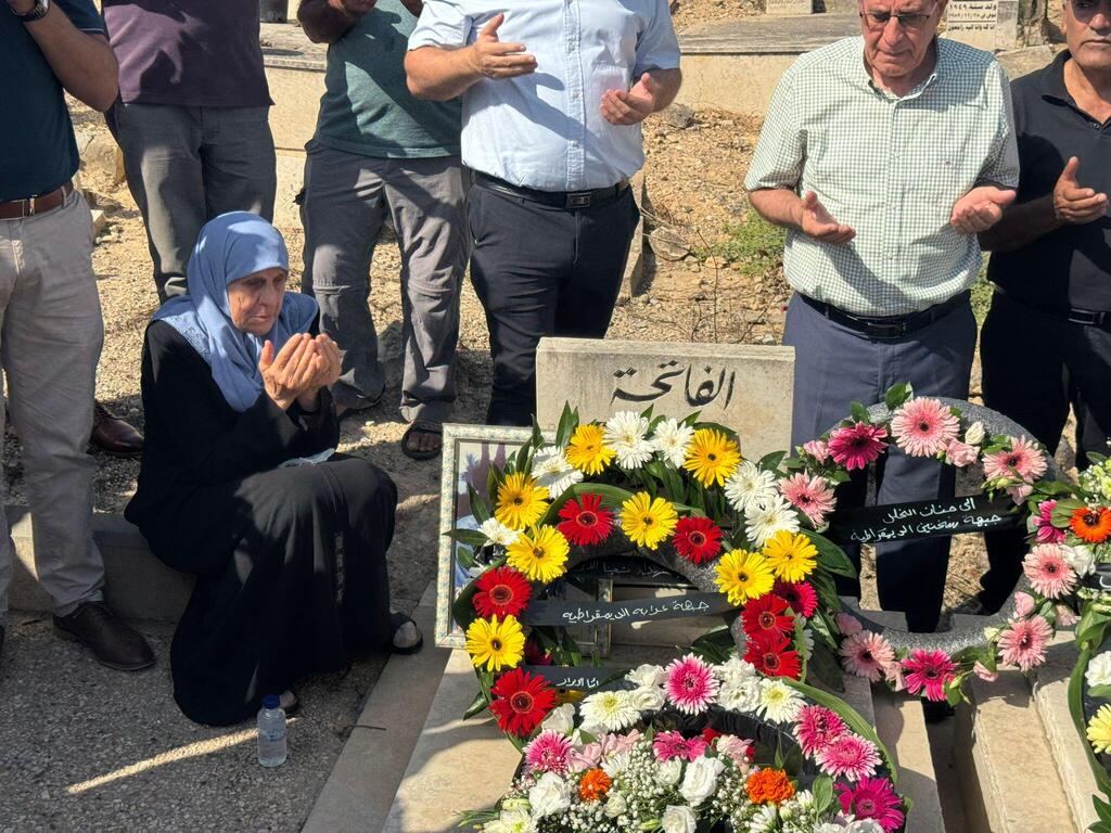 زيارة اضرحة الشهداء في مدينة سخنين