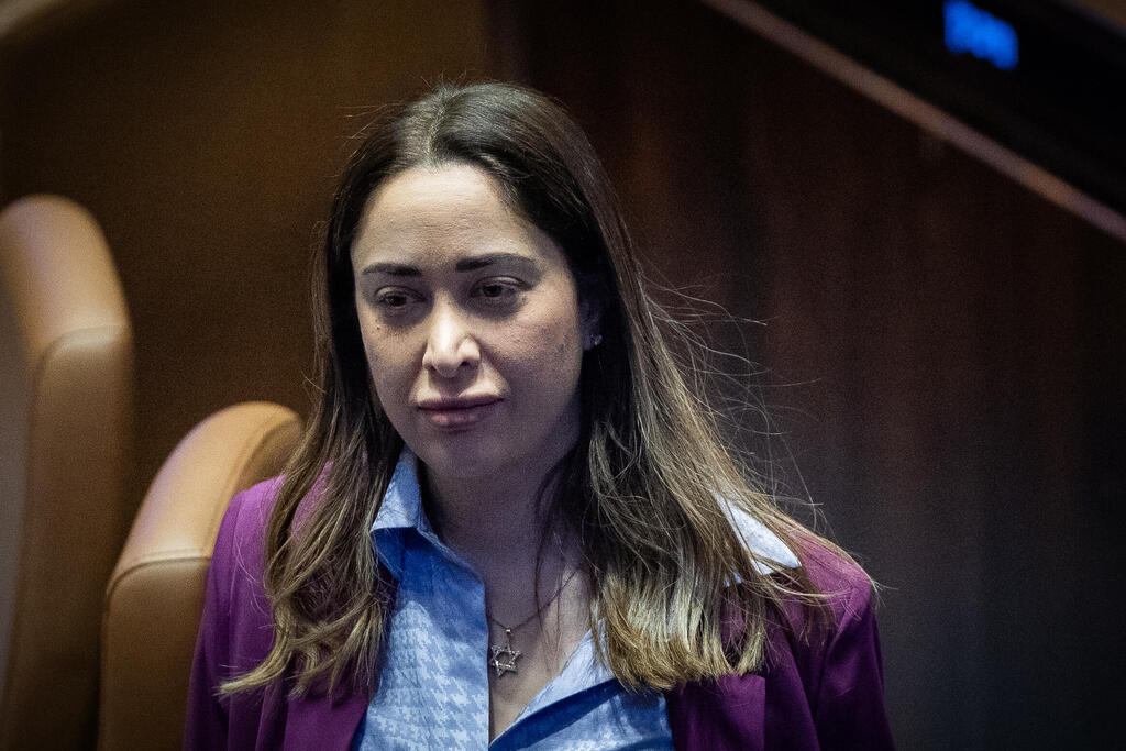 الوزيرة ماي غولان