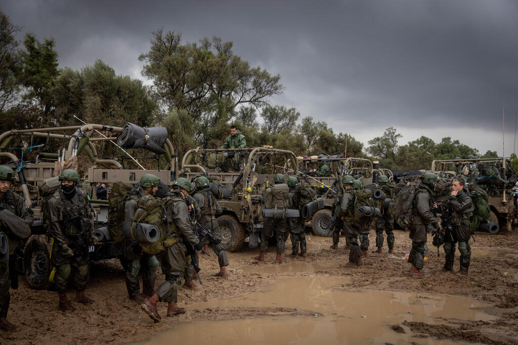 تفجّر أحداث 7 أكتوبر: الجيش الإسرائيلي يحشد قواته (فلاش 90) تفجّر أحداث 7 أكتوبر: الجيش الإسرائيلي يحشد قواته