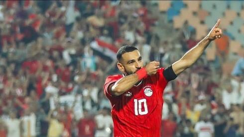 محمد صلاح بقميص المنتخب المصري