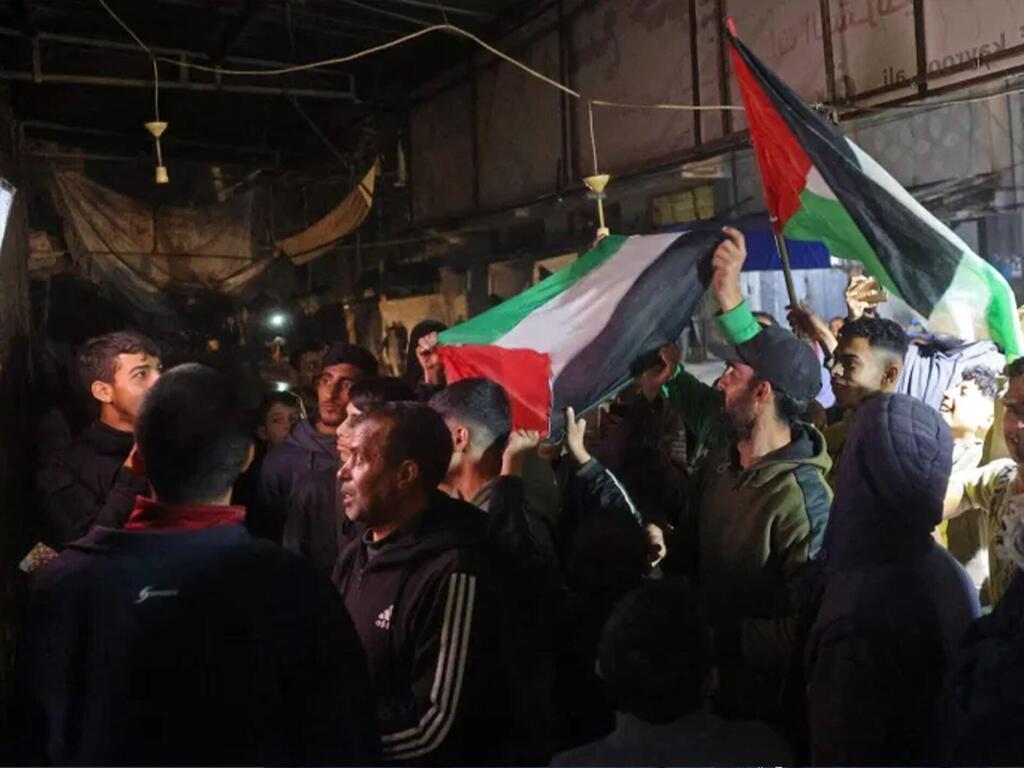 احتفالات بغزة عقب الإعلان عن وقف إطلاق النار (منصة إكس) احتفالات بغزة عقب الإعلان عن وقف إطلاق النار