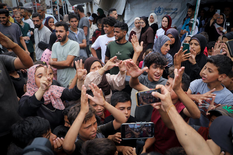 فرحة أهالي وأطفال غزة بعد اعلان وقف الحرب (Khalil Kahlout/FLASH90) فرحة أهالي وأطفال غزة بعد اعلان وقف الحرب