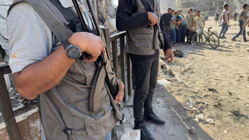 بدء انتشار أجهزة الداخلية في غزة بعد انسحاب الجيش الإسرائيلي