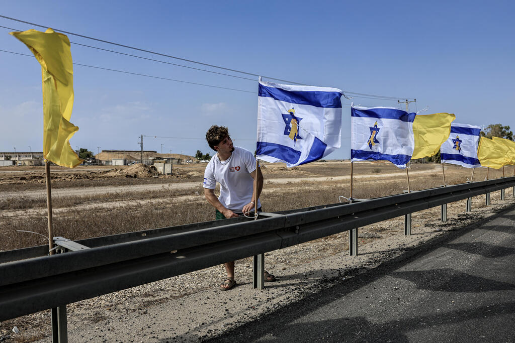 الاستعدادات في إسرائيل لعودةِ المختطَفين. (Flash90) الاستعدادات في إسرائيل لعودةِ المختطَفين.