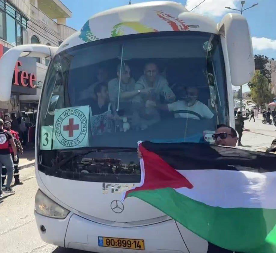 وصول دفعة من الأسرى الفلسطينيين المحررين الى رام الله