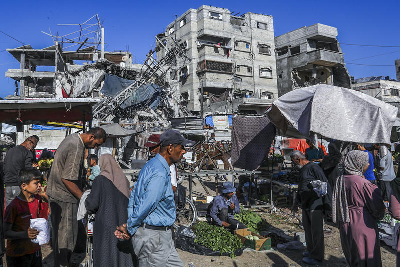 فلسطينيون في خان يونس، جنوب قطاع غزة