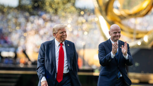 الرئيس ترامب رفقة ئيس الاتحاد الدولي لكرة القدم (فيفا)، جياني إنفانتينو