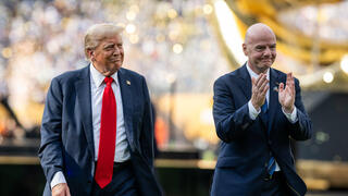 الرئيس ترامب رفقة ئيس الاتحاد الدولي لكرة القدم (فيفا)، جياني إنفانتينو