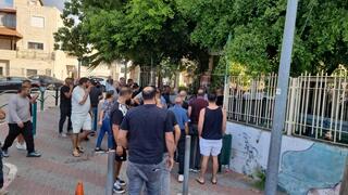 كفر ياسيف: إصابة حرجة لحارس مدرسة في الثلاثينيات بجريمة إطلاق نار