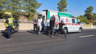 5 إصابات بين حرجة وخطيرة بإطلاق نار على شارع 443